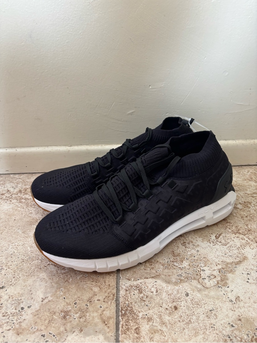 Under Armour MEN'S HOVR Phantom 1 - Size: 17 - 3028384 008 - Black / White - NEW